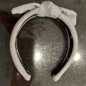 Lele Sadoughi charcoal gray and white seersucker girl’s headband